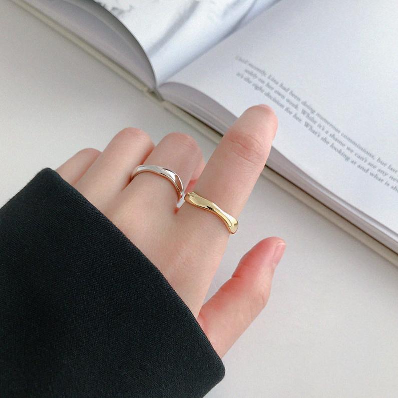 Golden Curved Line Ring